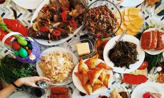 Πώς το οικογενειακό πασχαλινό τραπέζι γίνεται ένα γευστικό «οδοιπορικό» σε  κάθε γωνιά της Ελλάδας - Newsbomb - Ειδησεις